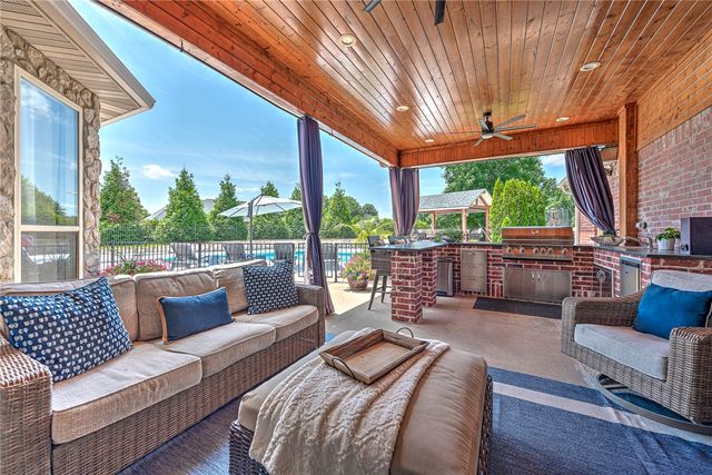 10837 Rosehaven Lane, Bentonville, AR 72712