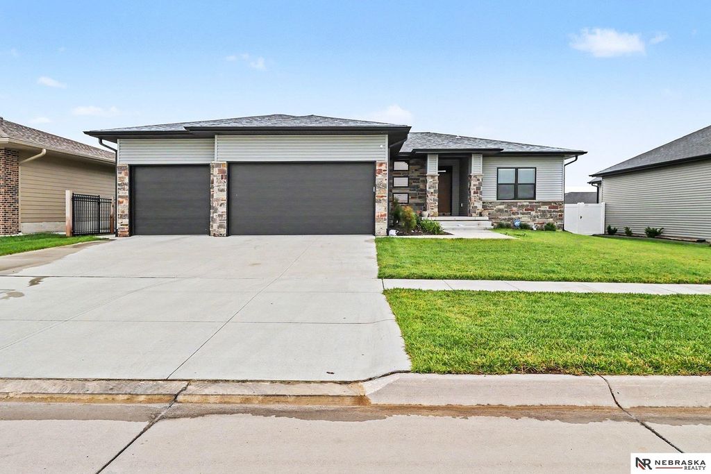 7641 Kallum Drive, Lincoln, NE 68516