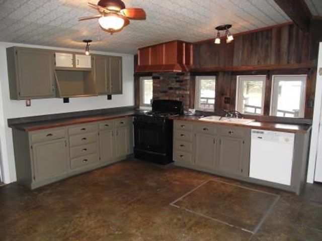 1316,28&70 E Chauvez Road, Scottville, MI 49454