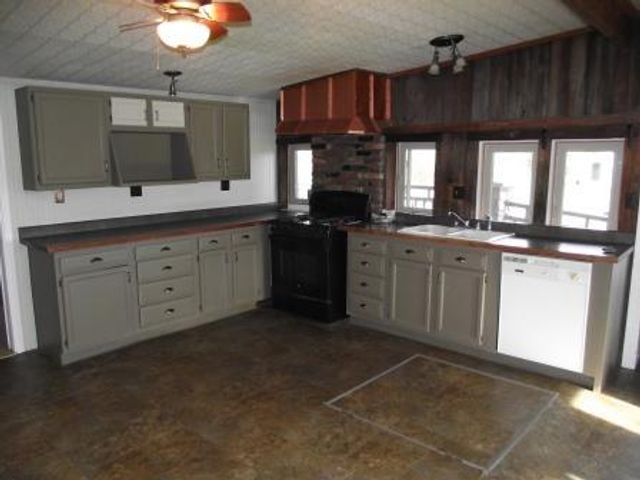 1316,28&70 E Chauvez Road, Scottville, MI 49454