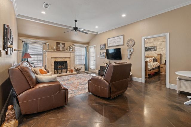 2916 Shoreline Drive, Burleson, TX 76028