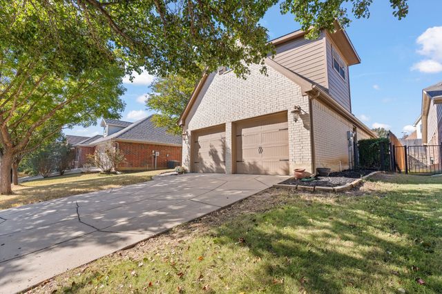2916 Shoreline Drive, Burleson, TX 76028