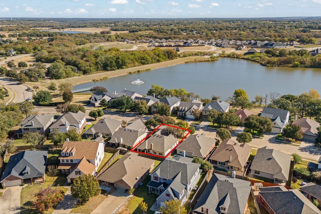 2916 Shoreline Drive, Burleson, TX 76028