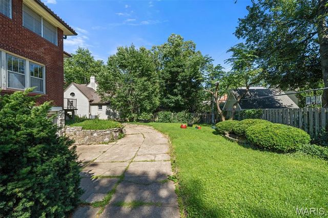 7430 Byron Place, Clayton, MO 63105