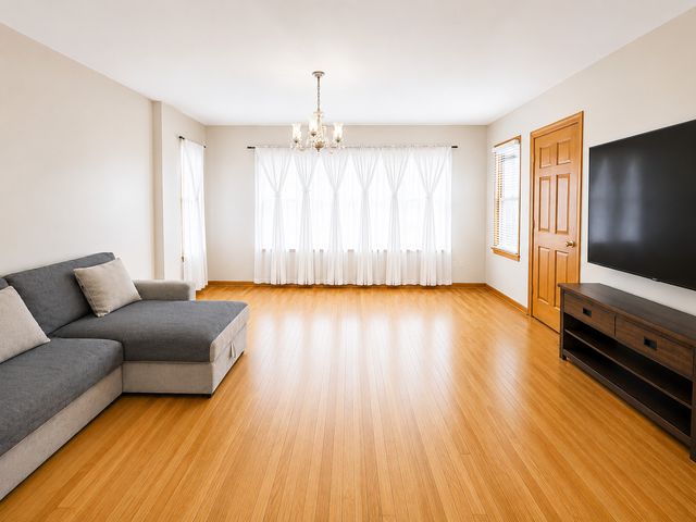5433 W MELROSE Street, Chicago, IL 60641
