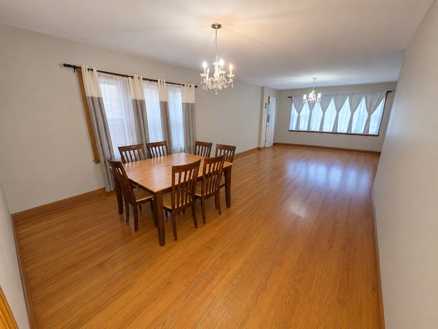 5433 W MELROSE Street, Chicago, IL 60641