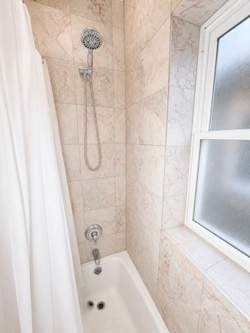 5433 W MELROSE Street, Chicago, IL 60641