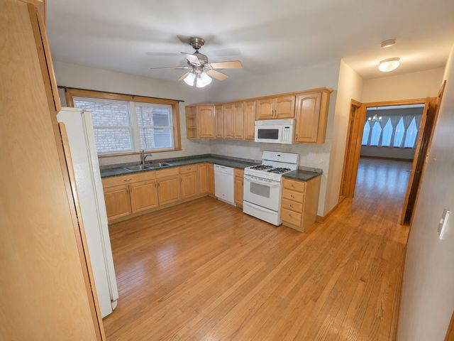 5433 W MELROSE Street, Chicago, IL 60641