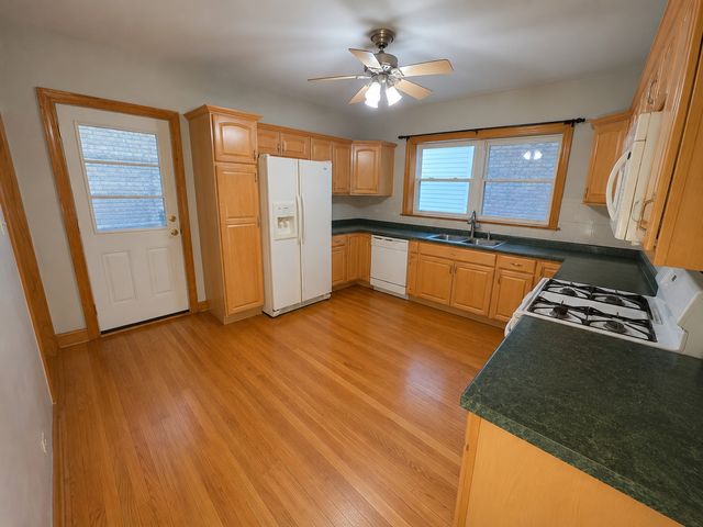 5433 W MELROSE Street, Chicago, IL 60641