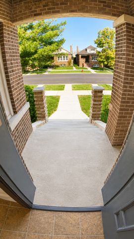 5433 W MELROSE Street, Chicago, IL 60641