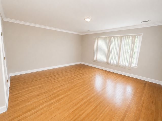 5433 W MELROSE Street, Chicago, IL 60641