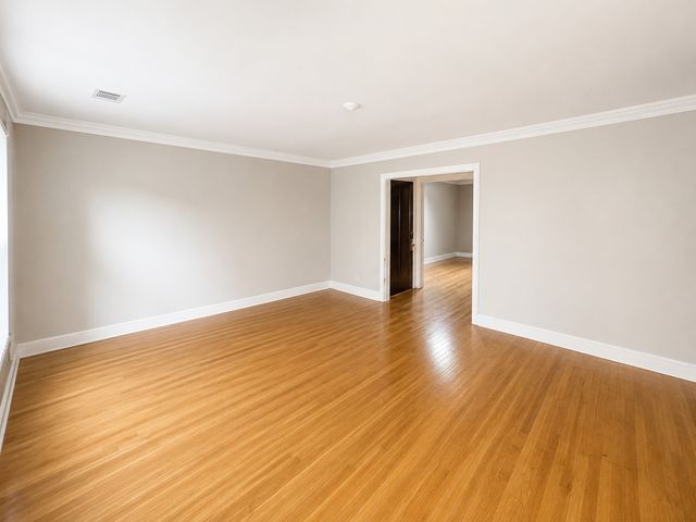 5433 W MELROSE Street, Chicago, IL 60641