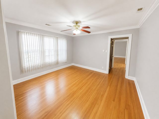 5433 W MELROSE Street, Chicago, IL 60641
