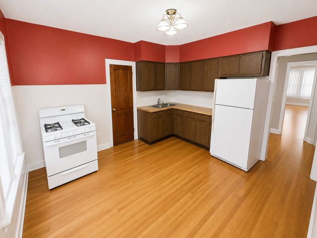 5433 W MELROSE Street, Chicago, IL 60641