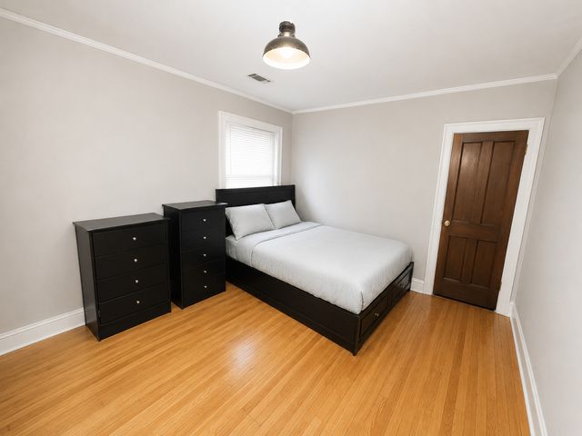 5433 W MELROSE Street, Chicago, IL 60641