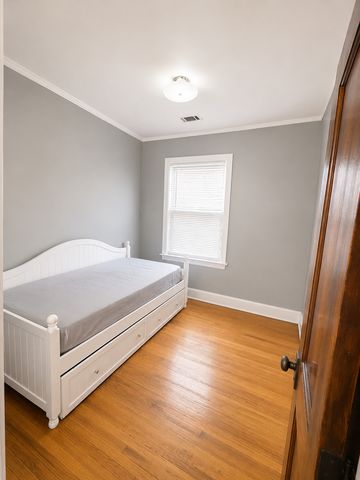 5433 W MELROSE Street, Chicago, IL 60641