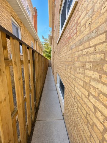5433 W MELROSE Street, Chicago, IL 60641