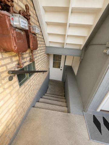 5433 W MELROSE Street, Chicago, IL 60641