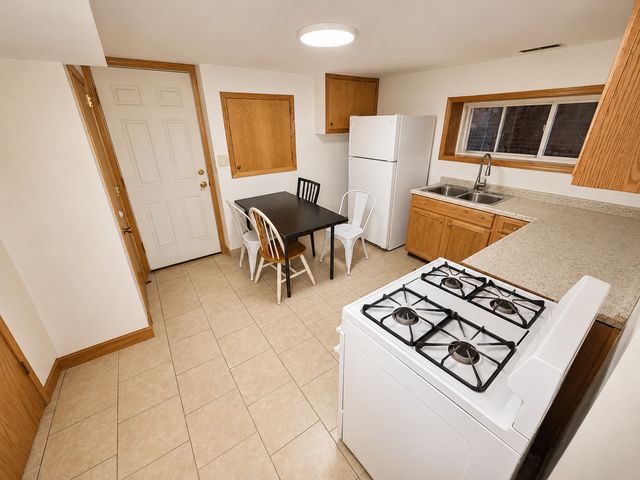 5433 W MELROSE Street, Chicago, IL 60641