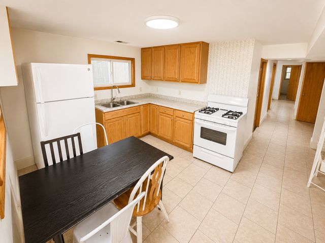 5433 W MELROSE Street, Chicago, IL 60641