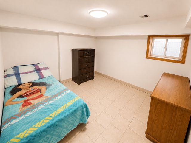 5433 W MELROSE Street, Chicago, IL 60641