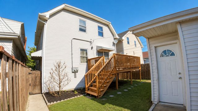 5433 W MELROSE Street, Chicago, IL 60641