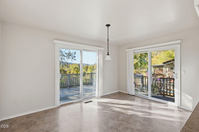 1802 NE Beacon Drive, Grants Pass, OR 97526