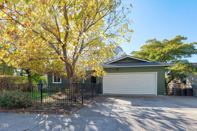 1802 NE Beacon Drive, Grants Pass, OR 97526