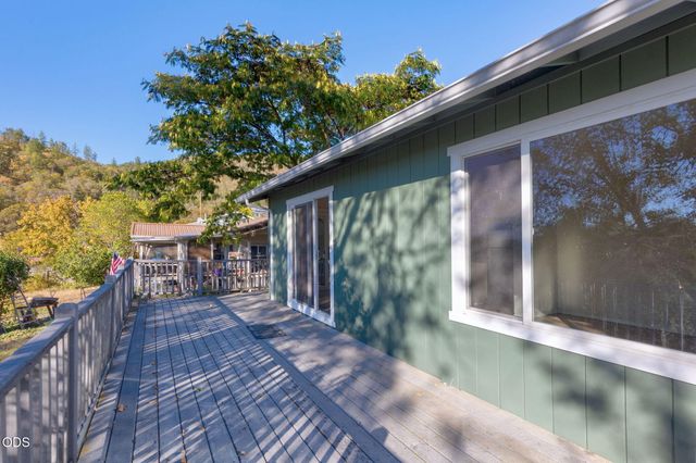 1802 NE Beacon Drive, Grants Pass, OR 97526