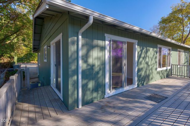 1802 NE Beacon Drive, Grants Pass, OR 97526