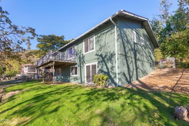 1802 NE Beacon Drive, Grants Pass, OR 97526