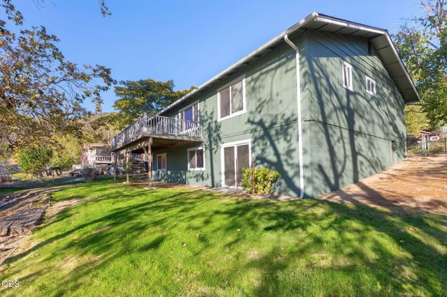 1802 NE Beacon Drive, Grants Pass, OR 97526