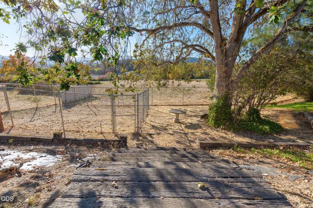 1802 NE Beacon Drive, Grants Pass, OR 97526