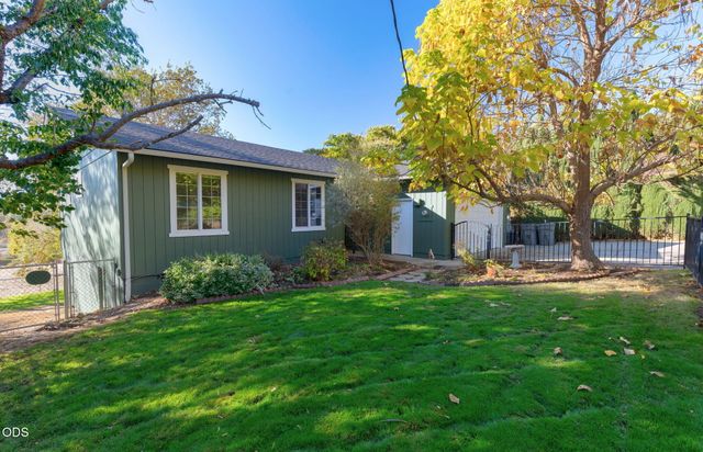1802 NE Beacon Drive, Grants Pass, OR 97526
