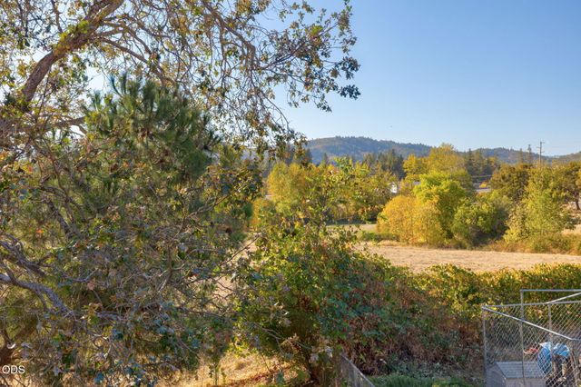 1802 NE Beacon Drive, Grants Pass, OR 97526