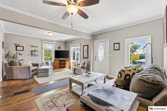 8202 Miami Street, Omaha, NE 68134