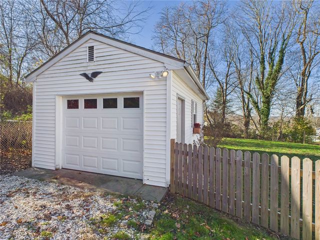 50 Steven Street, Tiverton, RI 02878