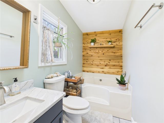 50 Steven Street, Tiverton, RI 02878