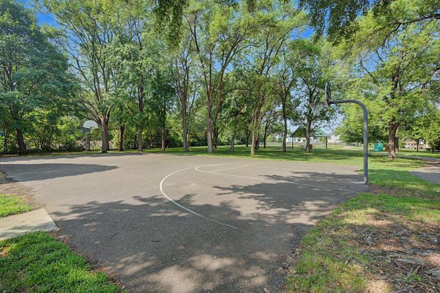 6729 52nd Avenue N, Crystal, MN 55428