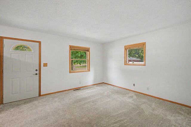 6729 52nd Avenue N, Crystal, MN 55428