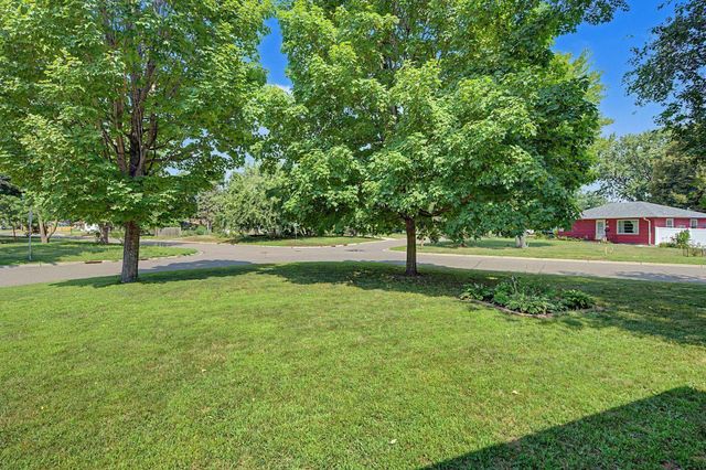 6729 52nd Avenue N, Crystal, MN 55428