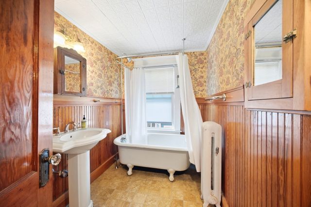 111 Greenacre Avenue, Longmeadow, MA 01106