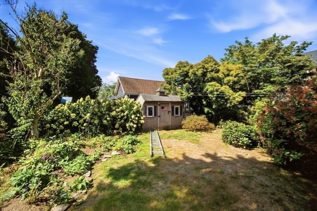 111 Greenacre Avenue, Longmeadow, MA 01106
