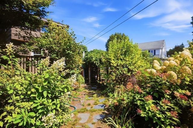 111 Greenacre Avenue, Longmeadow, MA 01106