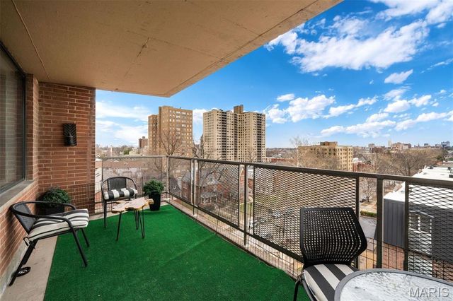 4466 W Pine Boulevard 8E, St Louis, MO 63108