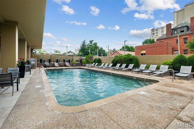 4466 W Pine Boulevard 8E, St Louis, MO 63108