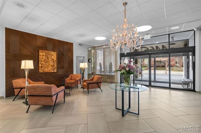 4466 W Pine Boulevard 8E, St Louis, MO 63108