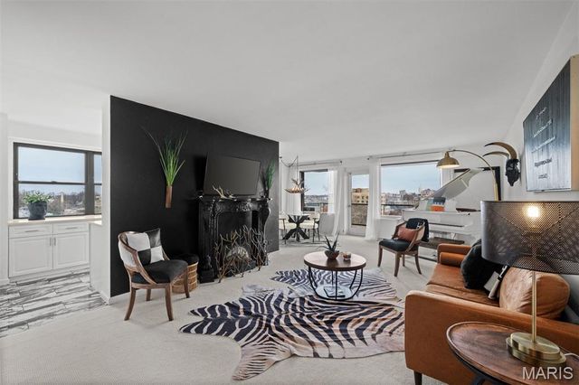 4466 W Pine Boulevard 8E, St Louis, MO 63108