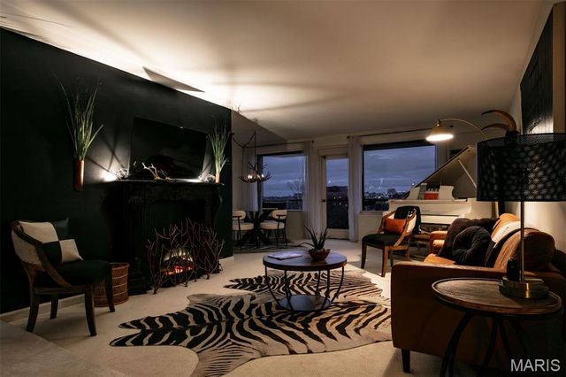 4466 W Pine Boulevard 8E, St Louis, MO 63108