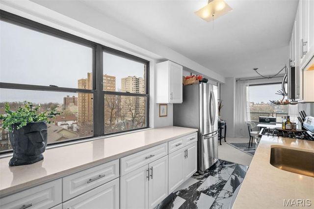 4466 W Pine Boulevard 8E, St Louis, MO 63108